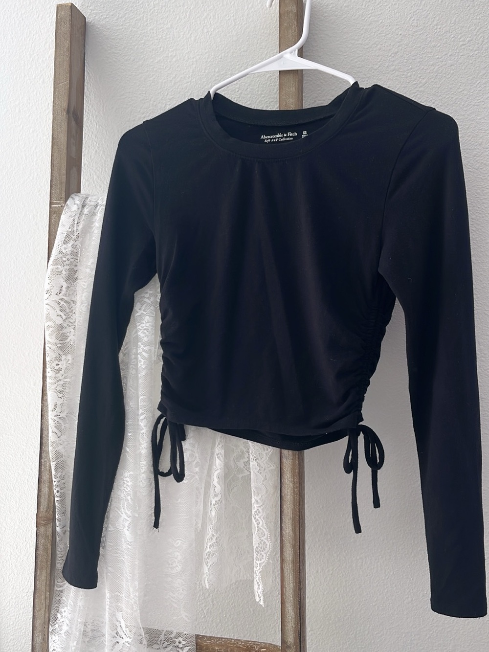Abercrombie & Fitch Black Long-Sleeve Cinch-Side Top